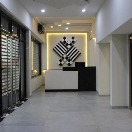Ixoras Hotel Kinshasa Buitenkant foto
