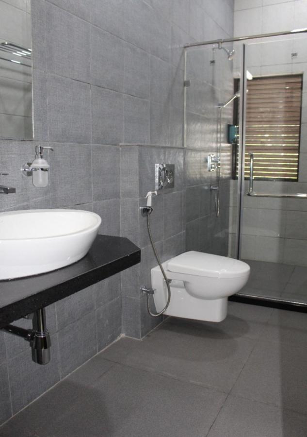 Ixoras Hotel Kinshasa Buitenkant foto