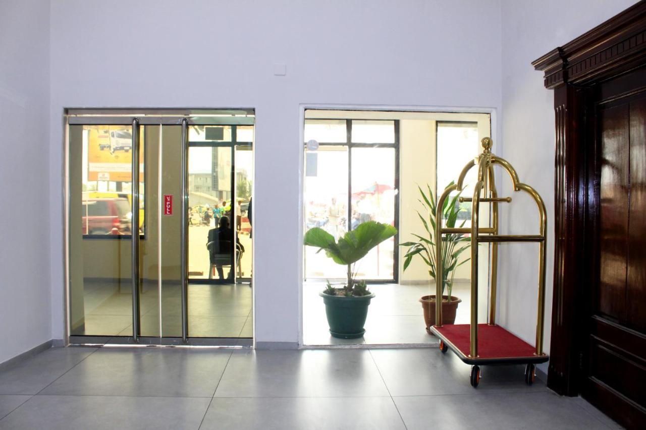 Ixoras Hotel Kinshasa Buitenkant foto
