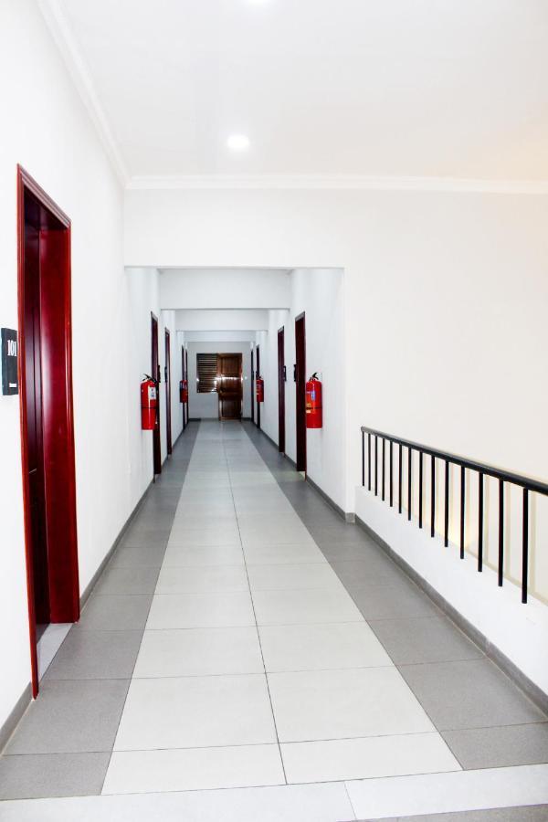 Ixoras Hotel Kinshasa Buitenkant foto