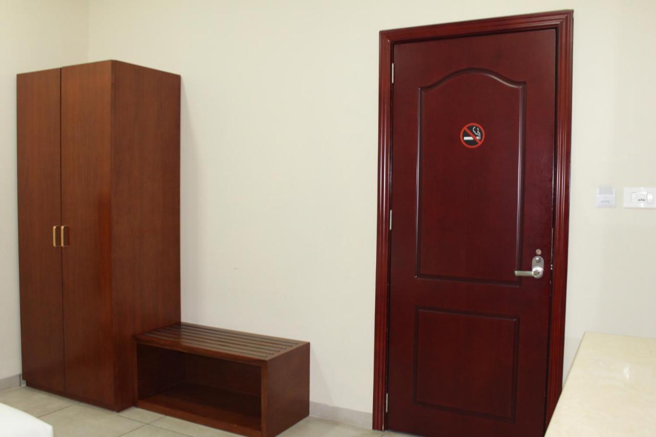Ixoras Hotel Kinshasa Buitenkant foto