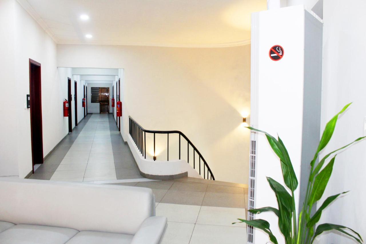 Ixoras Hotel Kinshasa Buitenkant foto