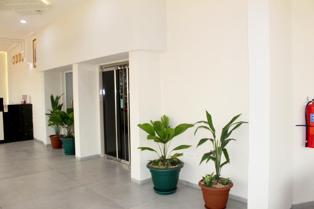 Ixoras Hotel Kinshasa Buitenkant foto