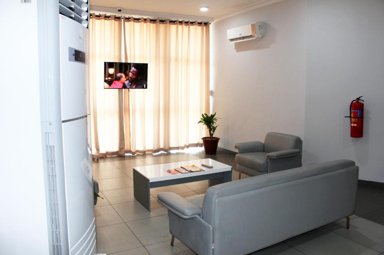 Ixoras Hotel Kinshasa Buitenkant foto
