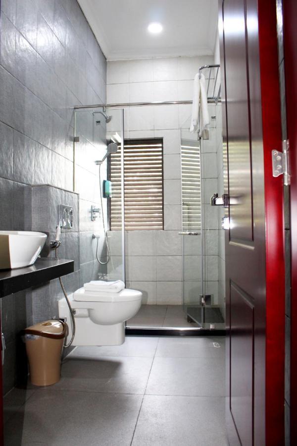 Ixoras Hotel Kinshasa Buitenkant foto