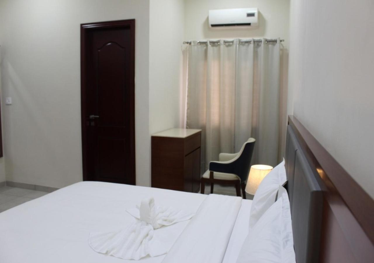Ixoras Hotel Kinshasa Buitenkant foto
