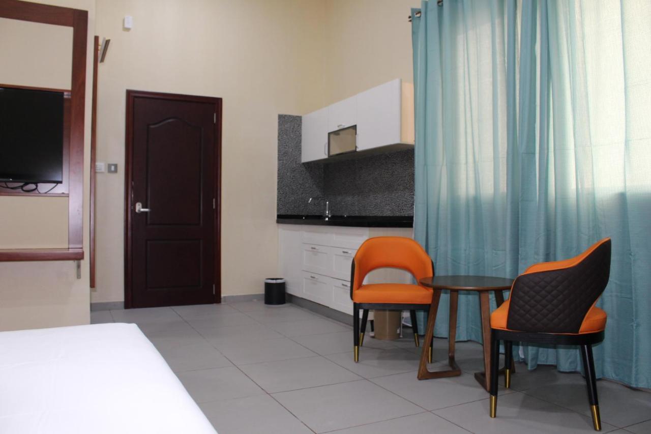 Ixoras Hotel Kinshasa Buitenkant foto