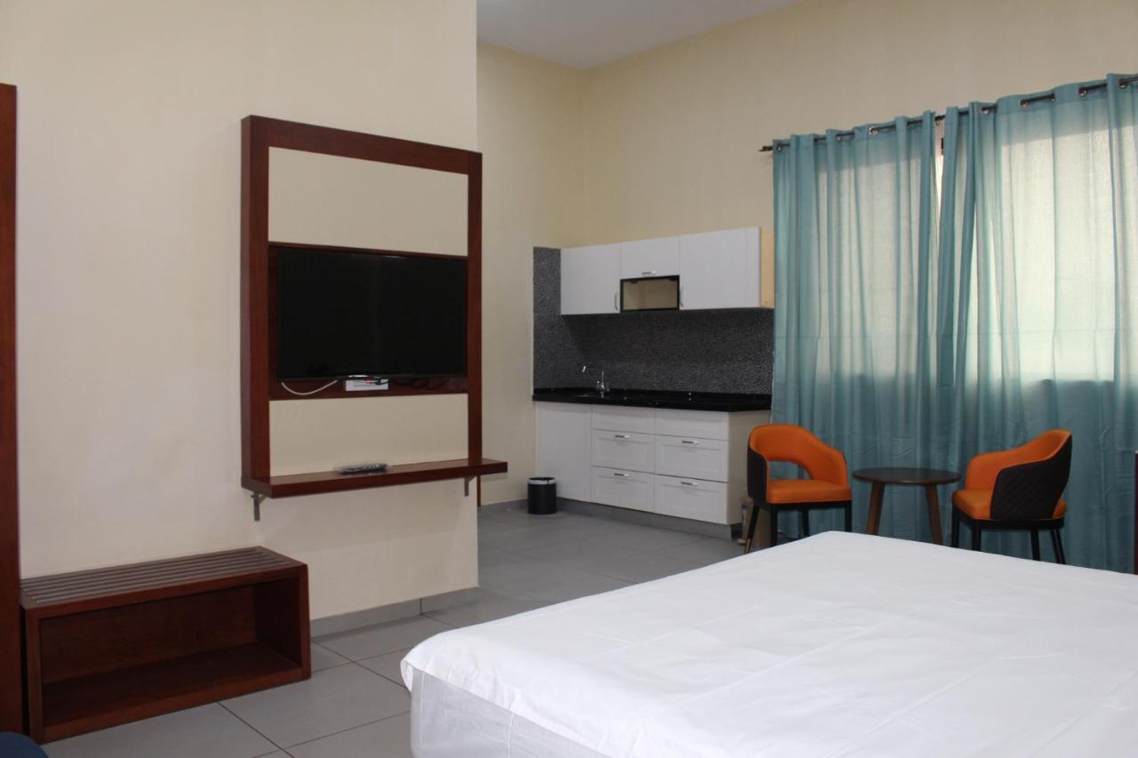 Ixoras Hotel Kinshasa Buitenkant foto