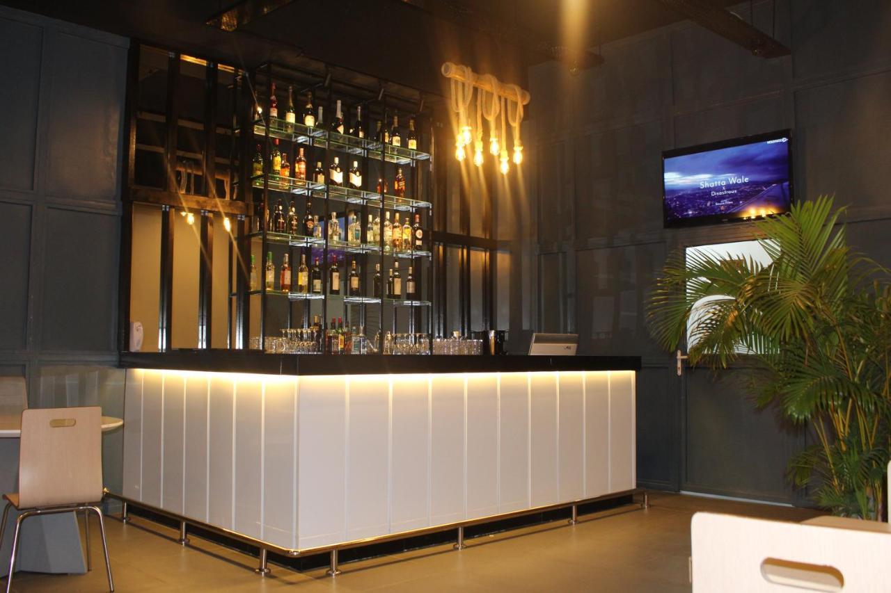 Ixoras Hotel Kinshasa Buitenkant foto