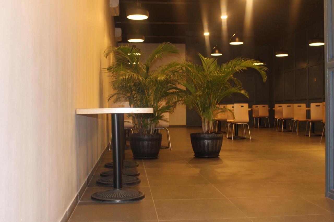 Ixoras Hotel Kinshasa Buitenkant foto