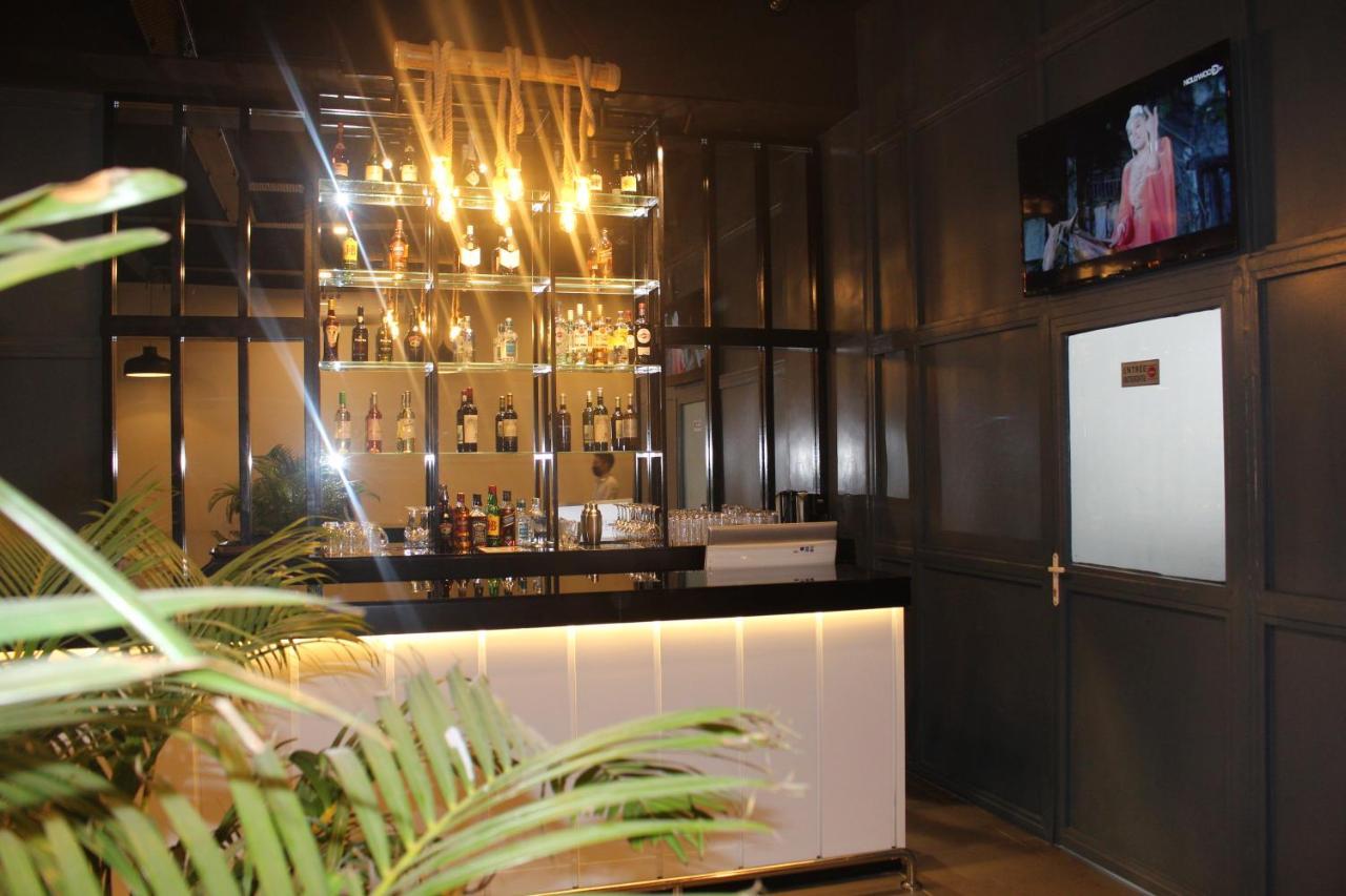 Ixoras Hotel Kinshasa Buitenkant foto